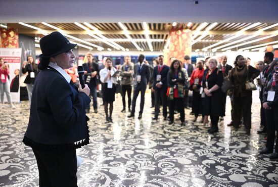 Встреча глав дипломатических представительств дружественных государств с И. Винер