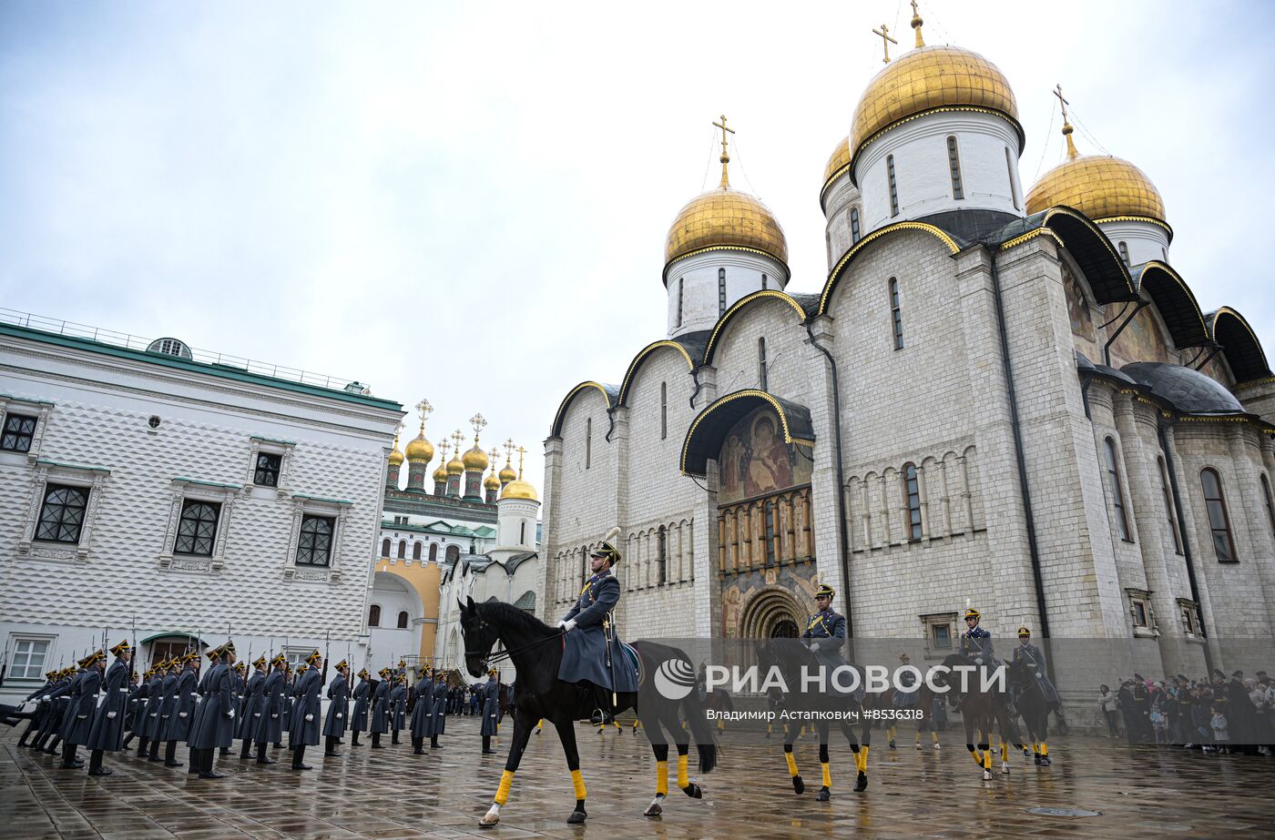 Церемония развода пеших и конных караулов Президентского полка ФСО России