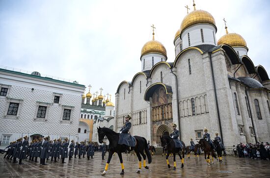 Церемония развода пеших и конных караулов Президентского полка ФСО России