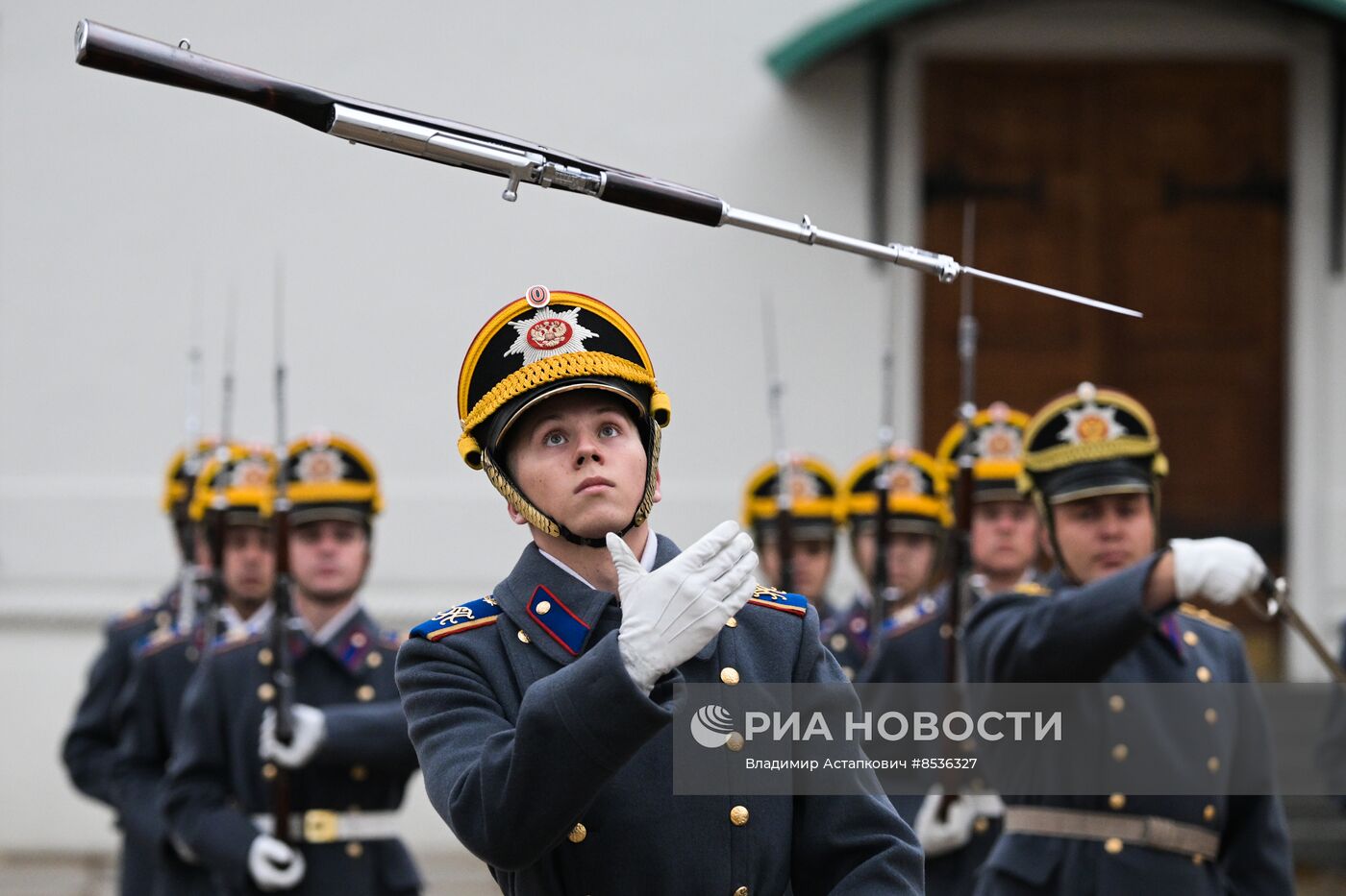 Церемония развода пеших и конных караулов Президентского полка ФСО России