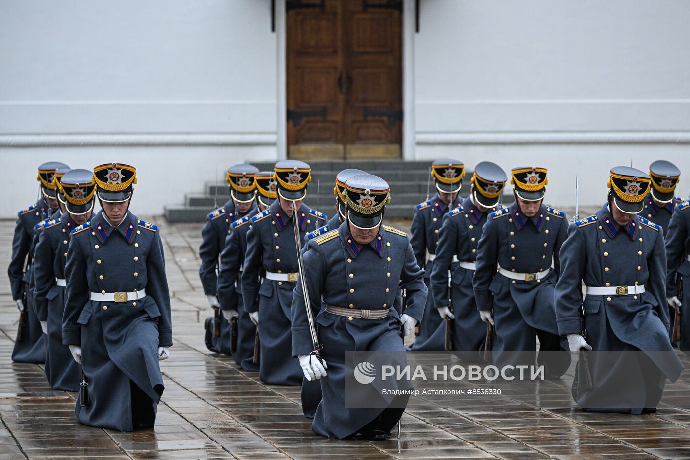 Церемония развода пеших и конных караулов Президентского полка ФСО России