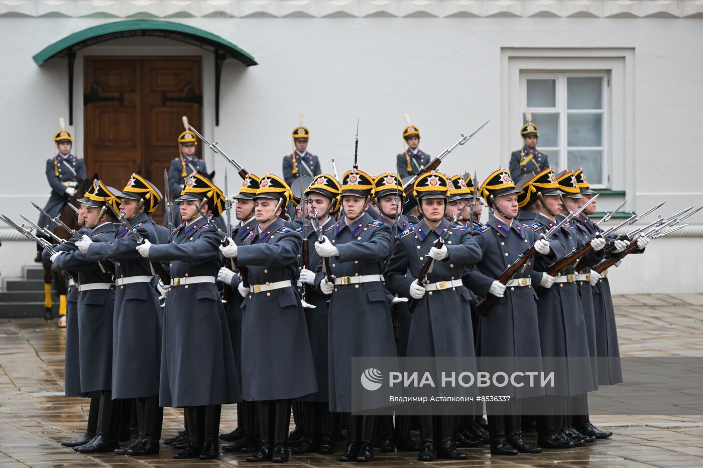 Церемония развода пеших и конных караулов Президентского полка ФСО России