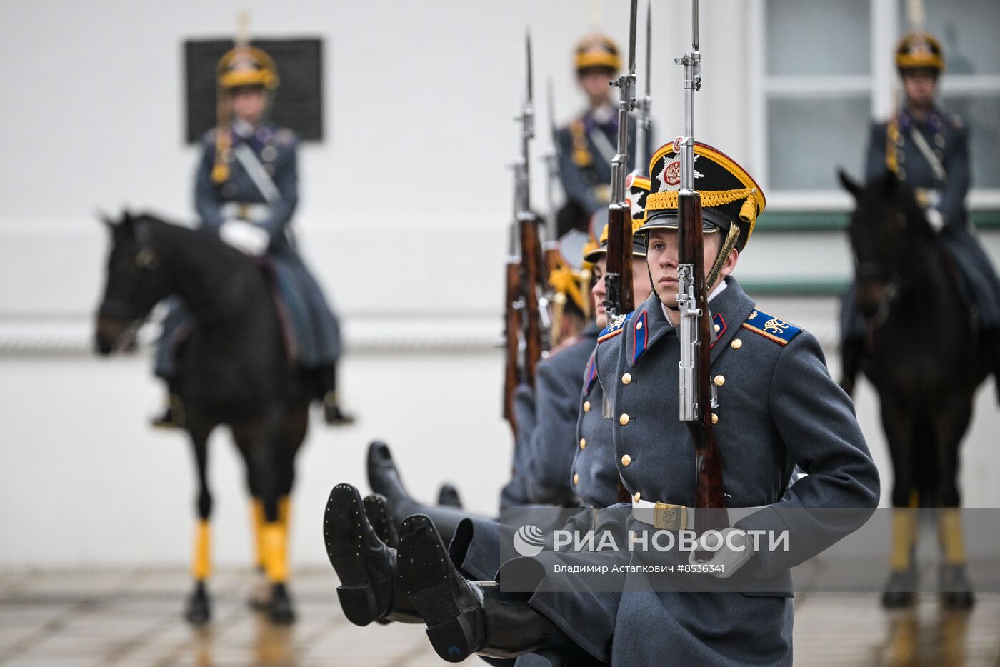 Церемония развода пеших и конных караулов Президентского полка ФСО России