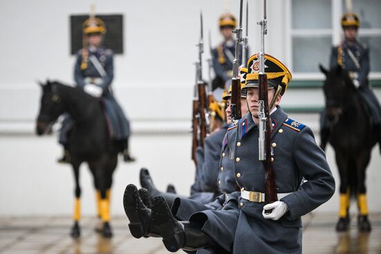 Церемония развода пеших и конных караулов Президентского полка ФСО России