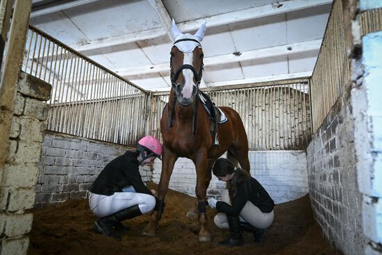 Спортивная школа по конному спорту в Луганске