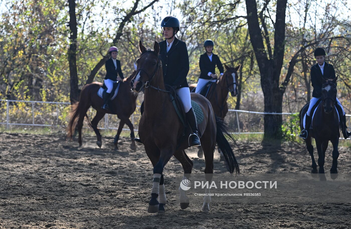 Спортивная школа по конному спорту в Луганске
