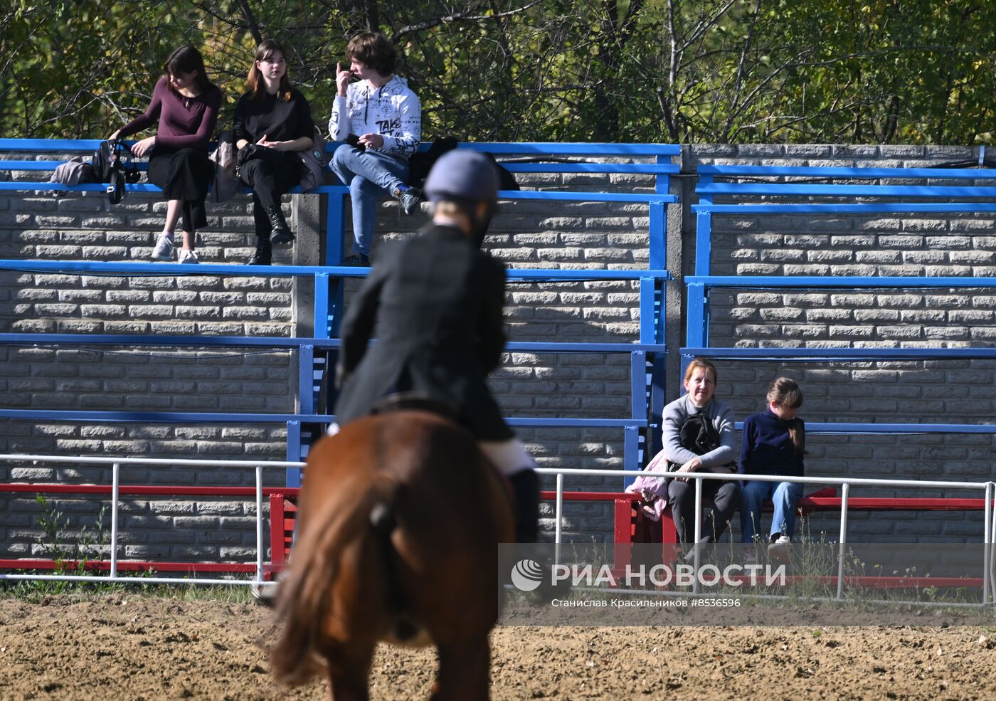 Спортивная школа по конному спорту в Луганске
