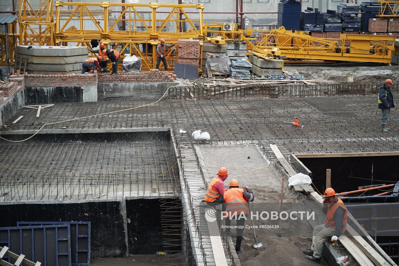 Строительные работы по восстановлению Мариупольского драмтеатра