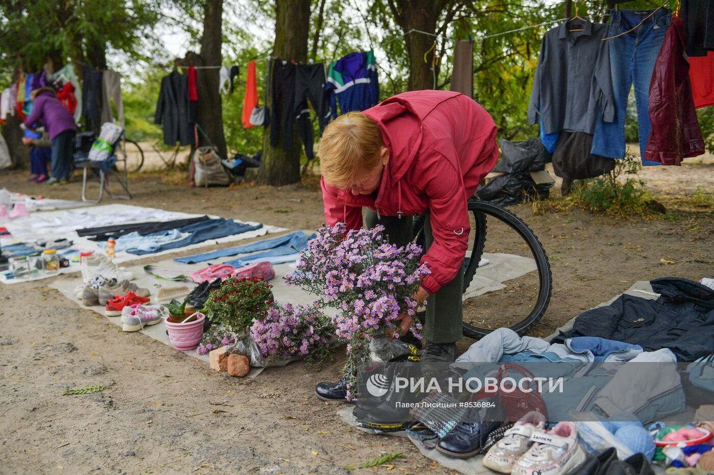 "Блошиный рынок" в садах Филибера в Мелитополе