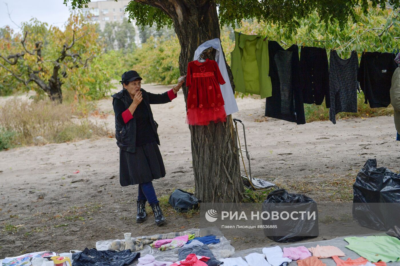 "Блошиный рынок" в садах Филибера в Мелитополе