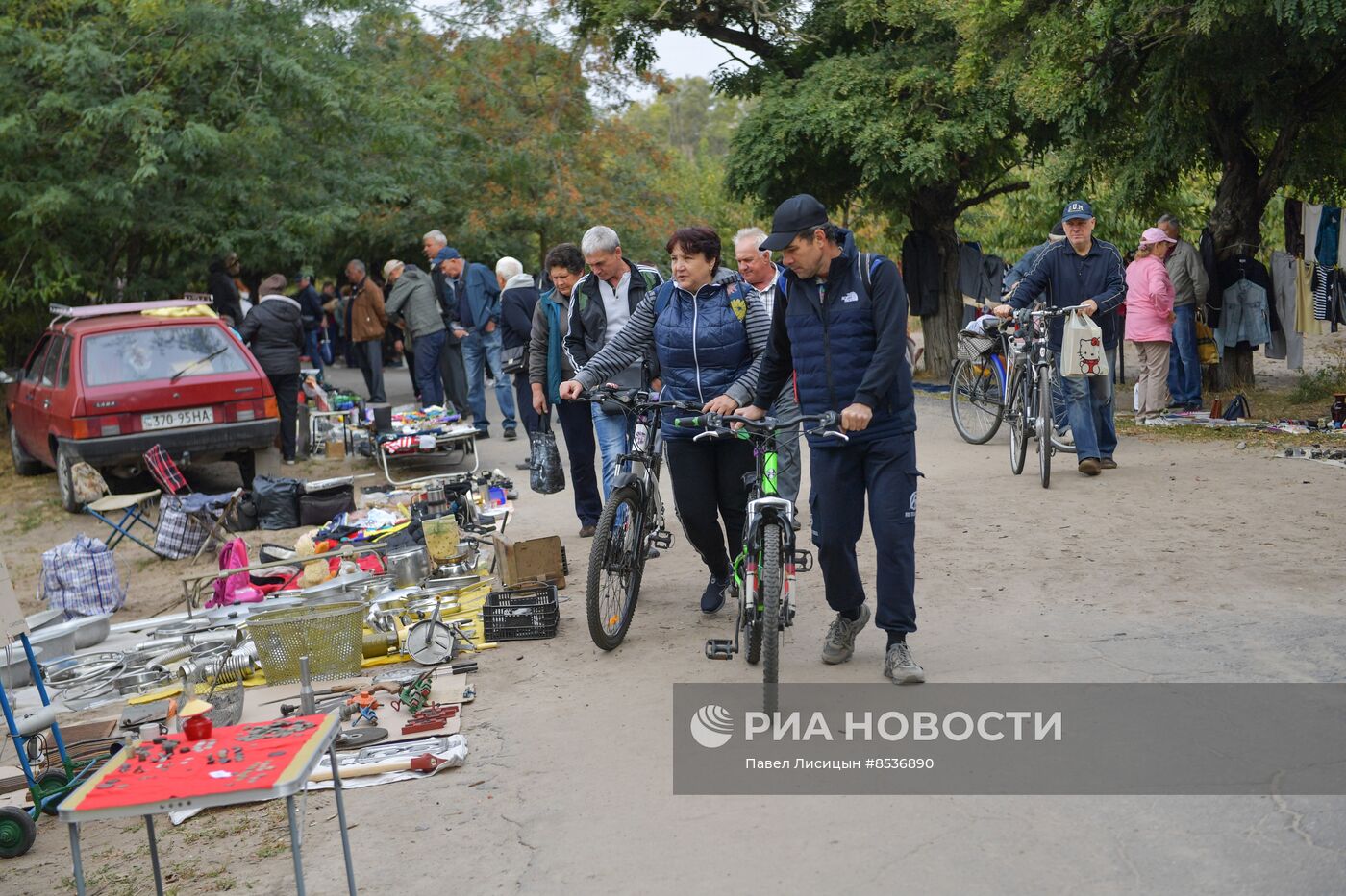 "Блошиный рынок" в садах Филибера в Мелитополе