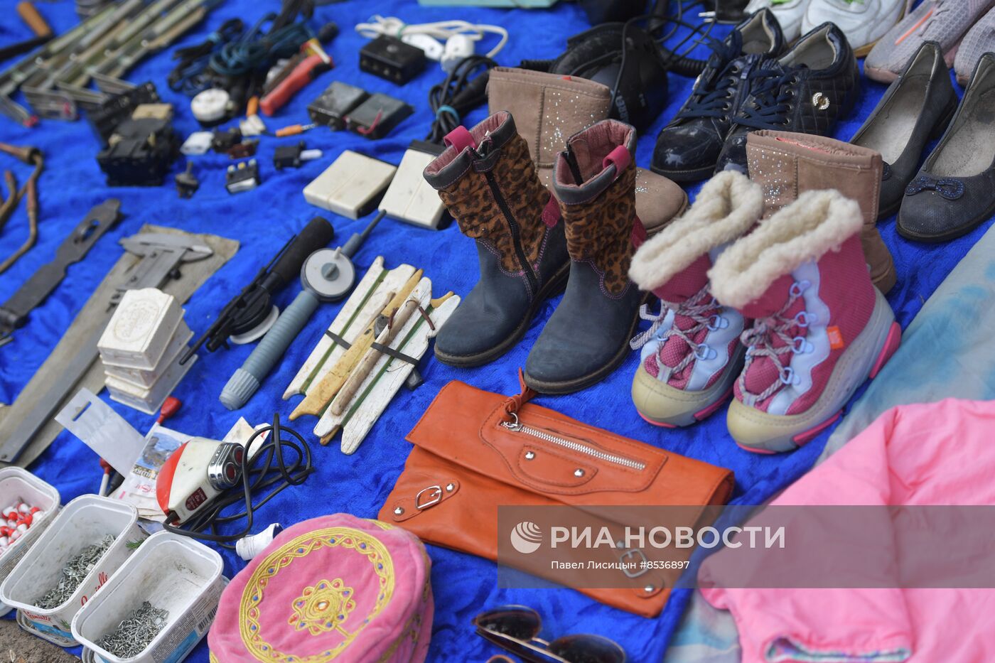 "Блошиный рынок" в садах Филибера в Мелитополе