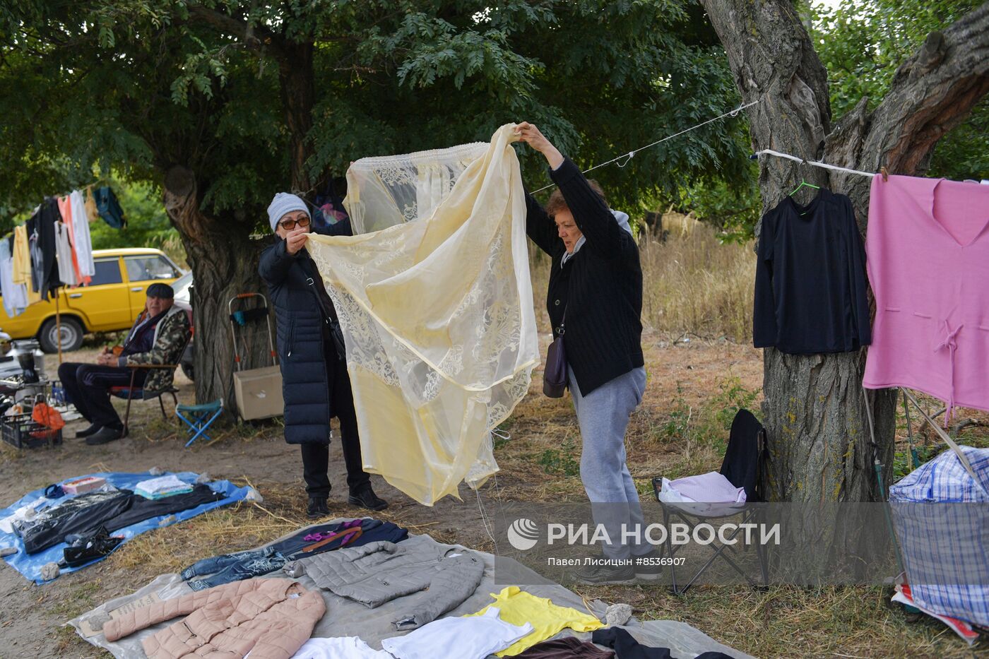 "Блошиный рынок" в садах Филибера в Мелитополе