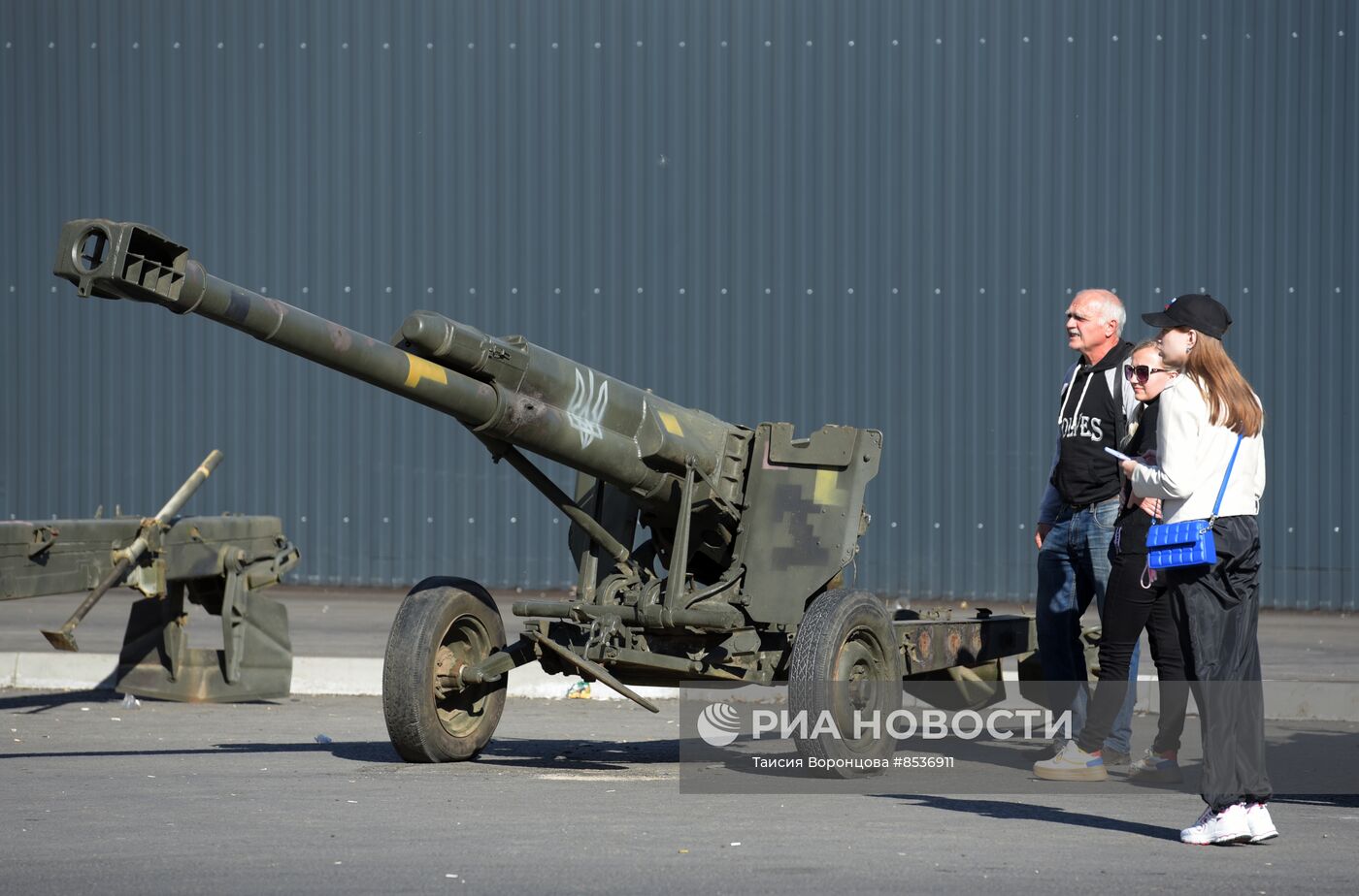 Выставка трофейной техники ВСУ в Луганске