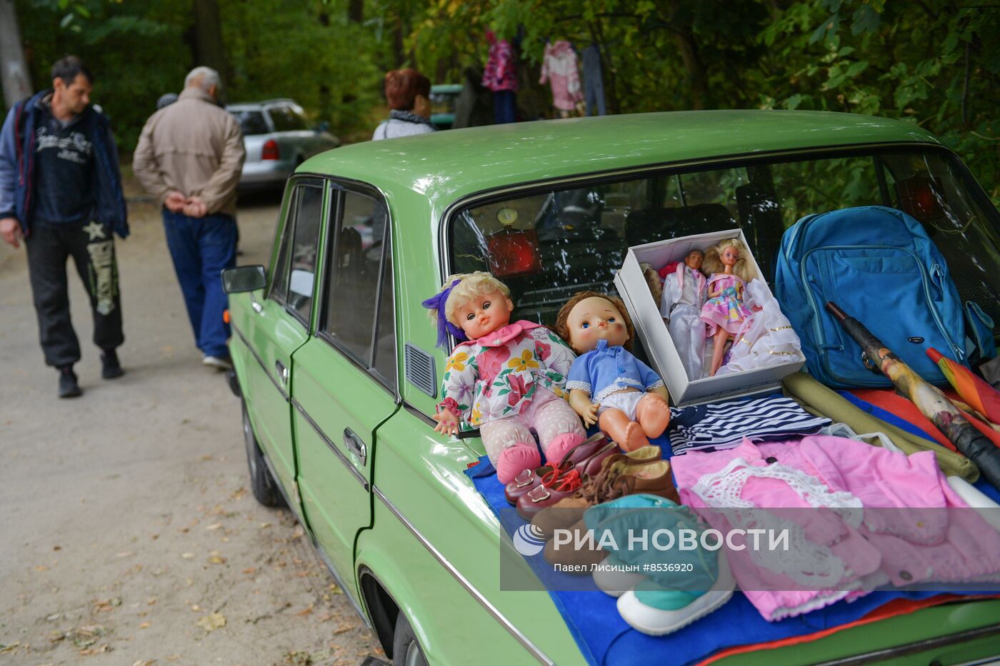 "Блошиный рынок" в садах Филибера в Мелитополе