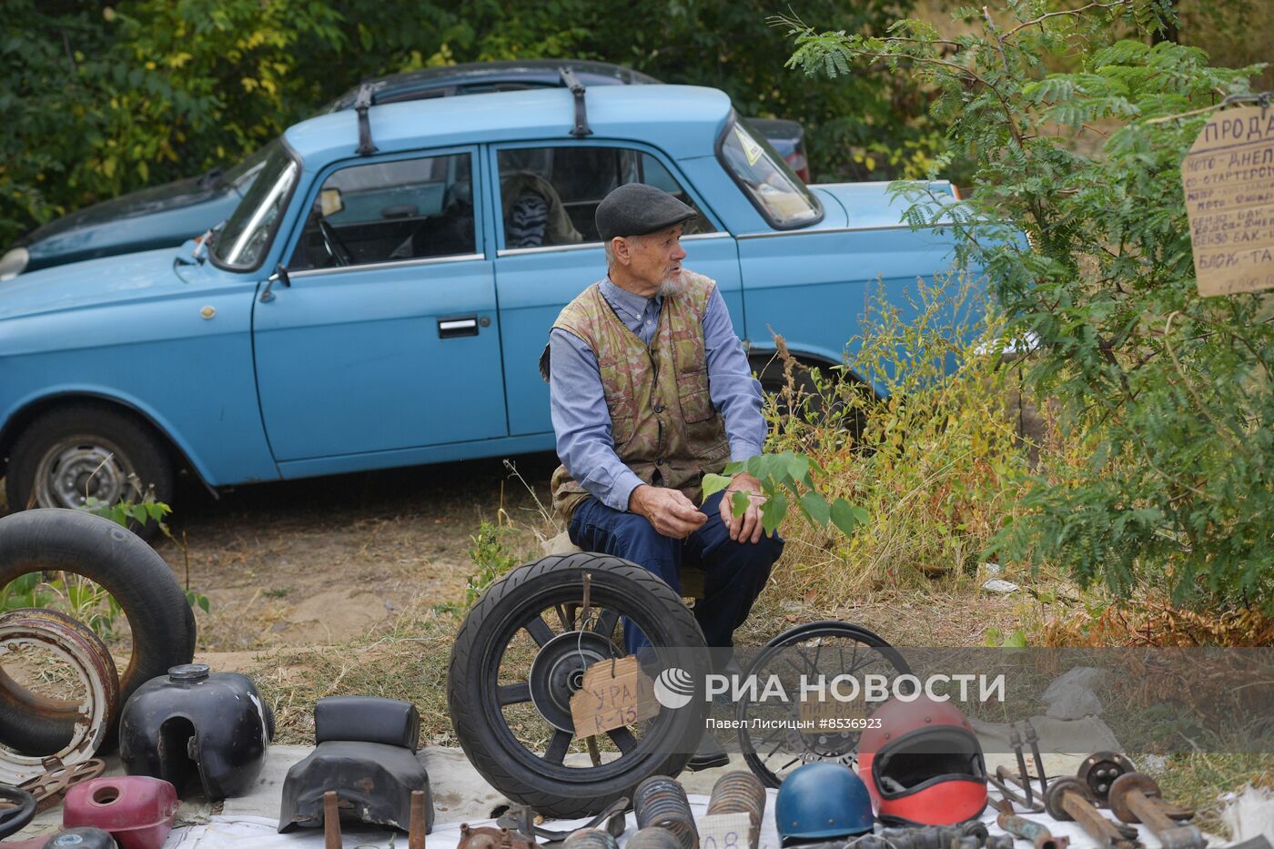 "Блошиный рынок" в садах Филибера в Мелитополе