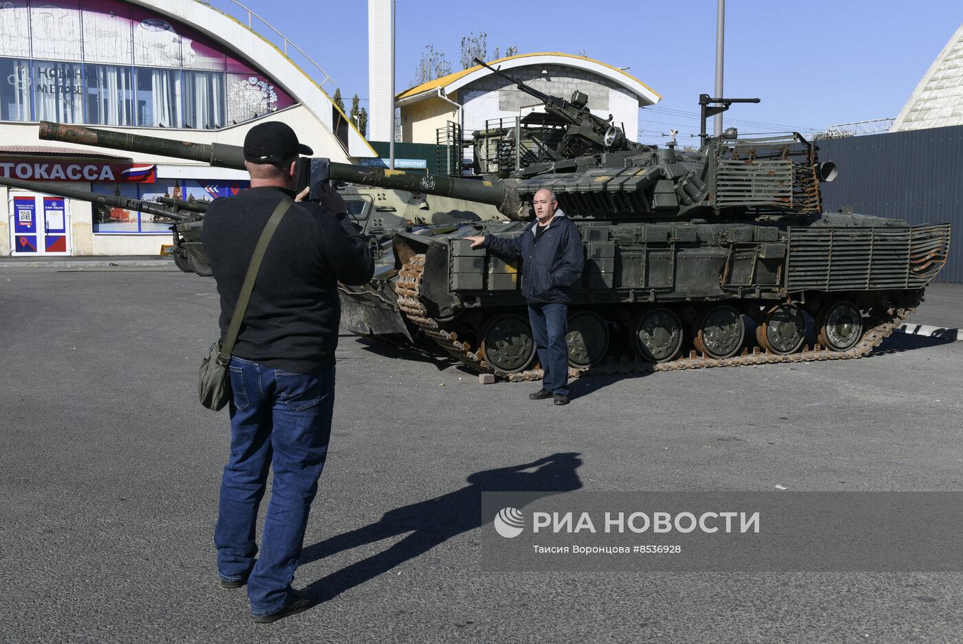 Выставка трофейной техники ВСУ в Луганске