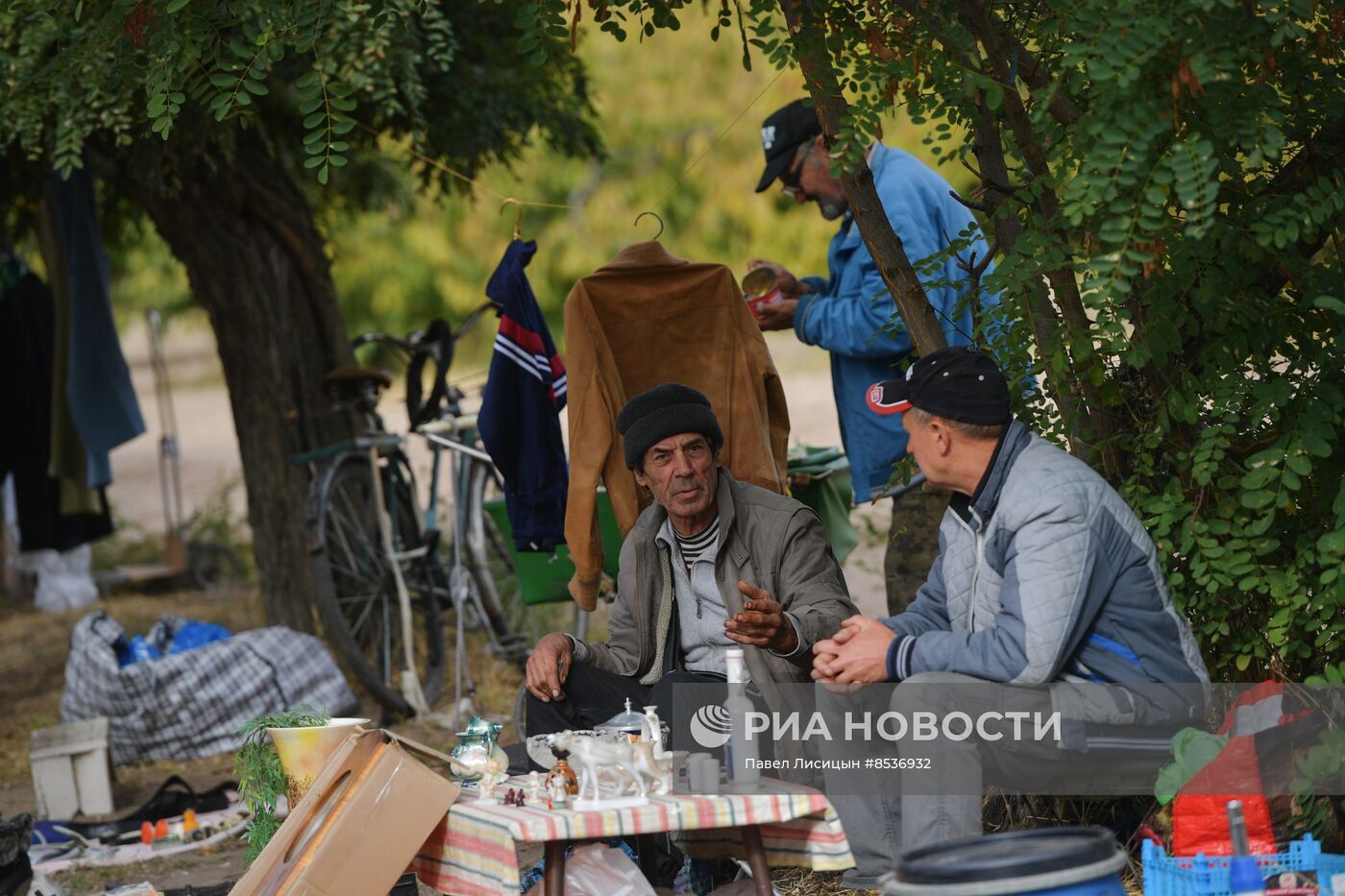 "Блошиный рынок" в садах Филибера в Мелитополе