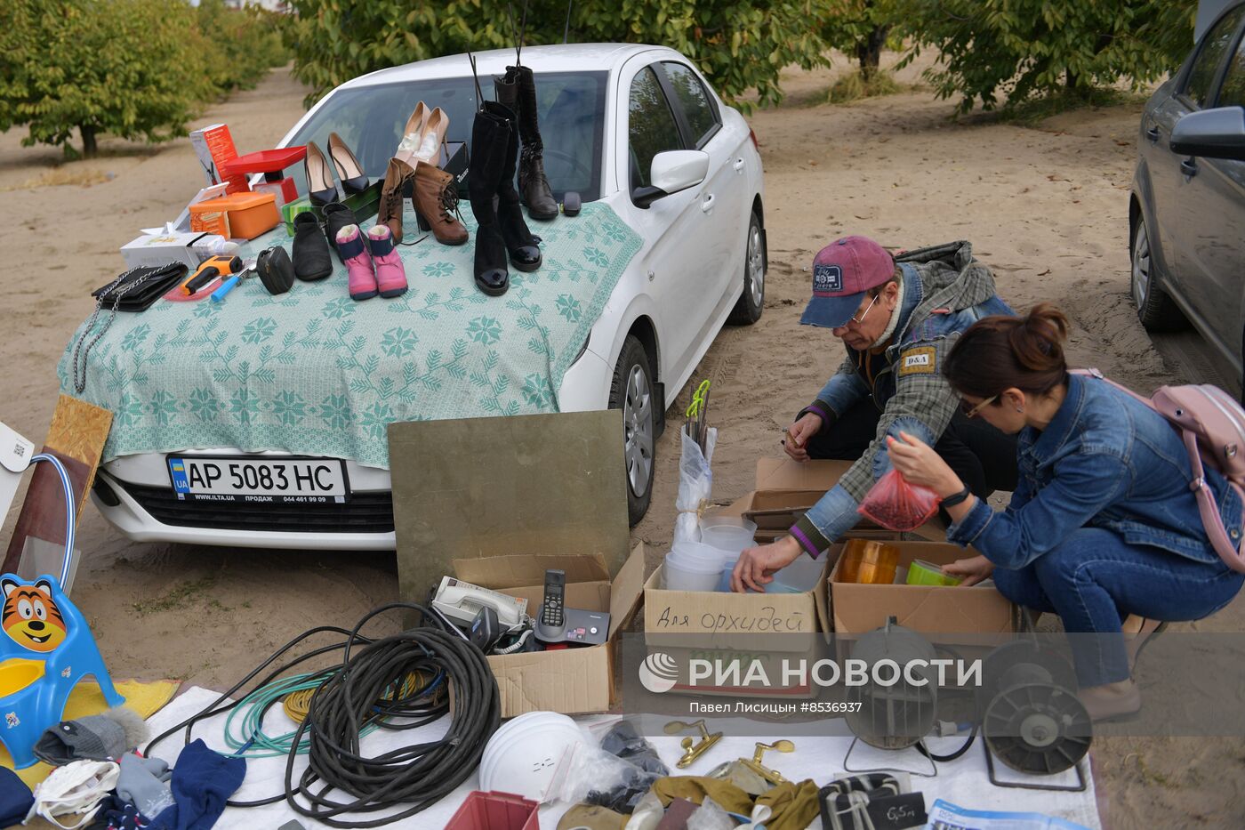 "Блошиный рынок" в садах Филибера в Мелитополе