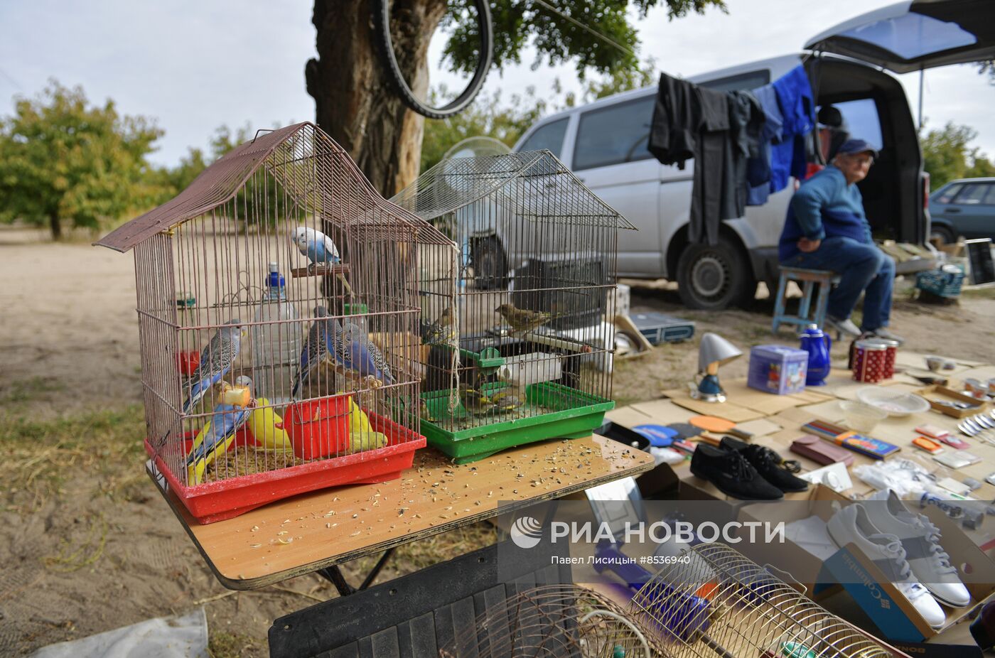 "Блошиный рынок" в садах Филибера в Мелитополе