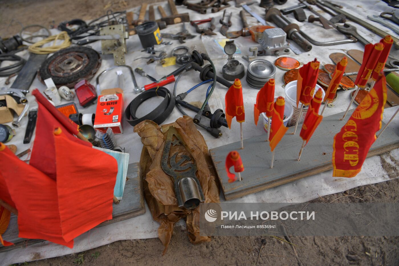 "Блошиный рынок" в садах Филибера в Мелитополе