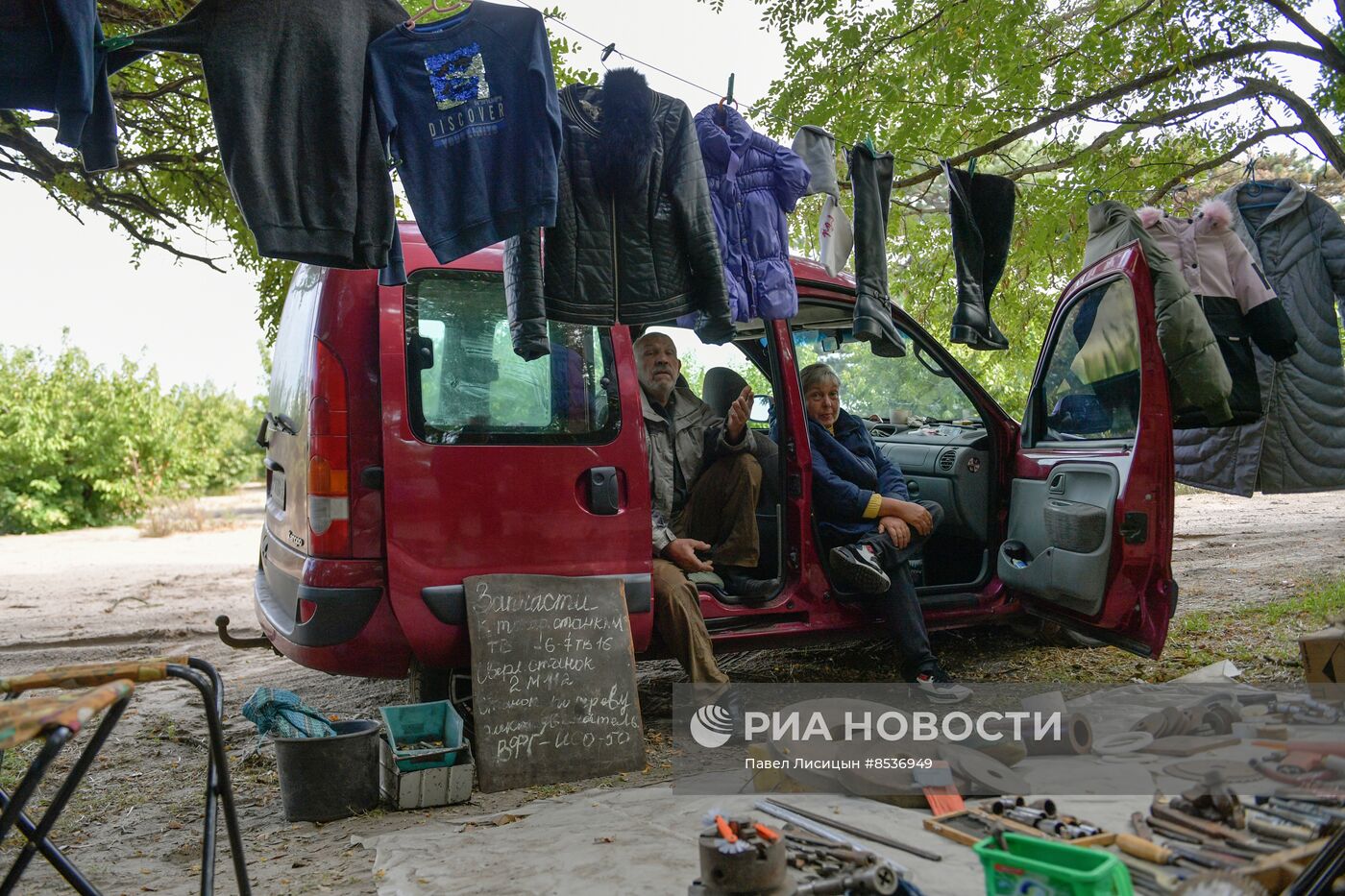 "Блошиный рынок" в садах Филибера в Мелитополе