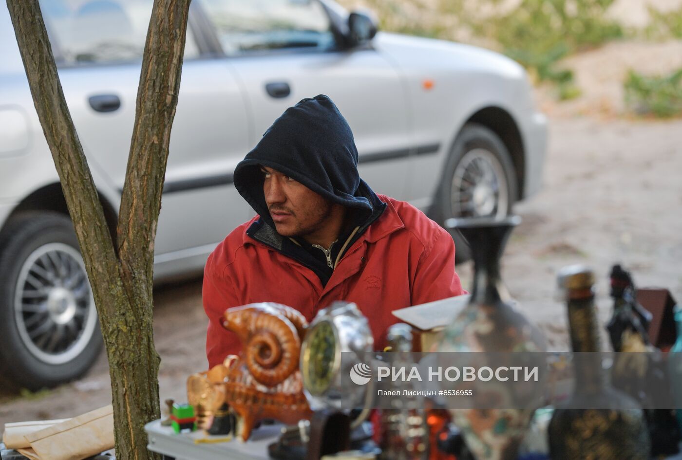 "Блошиный рынок" в садах Филибера в Мелитополе