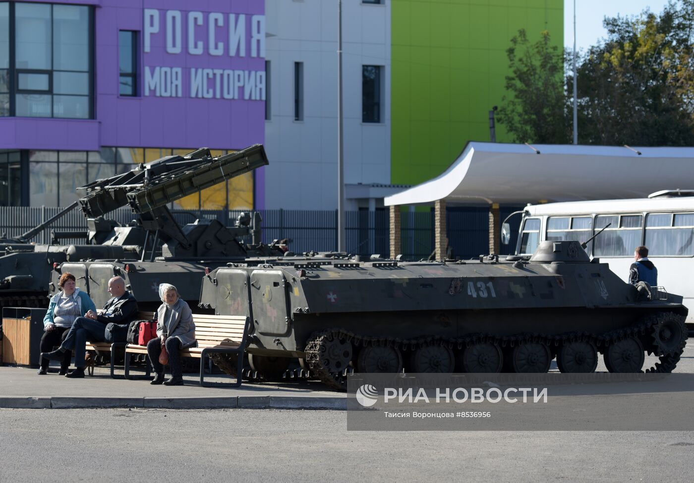 Выставка трофейной техники ВСУ в Луганске