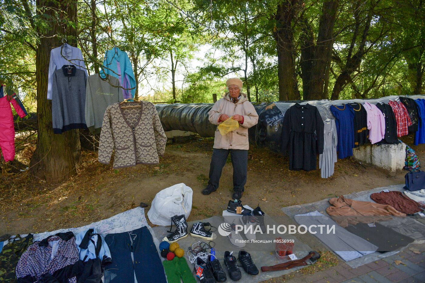 "Блошиный рынок" в садах Филибера в Мелитополе