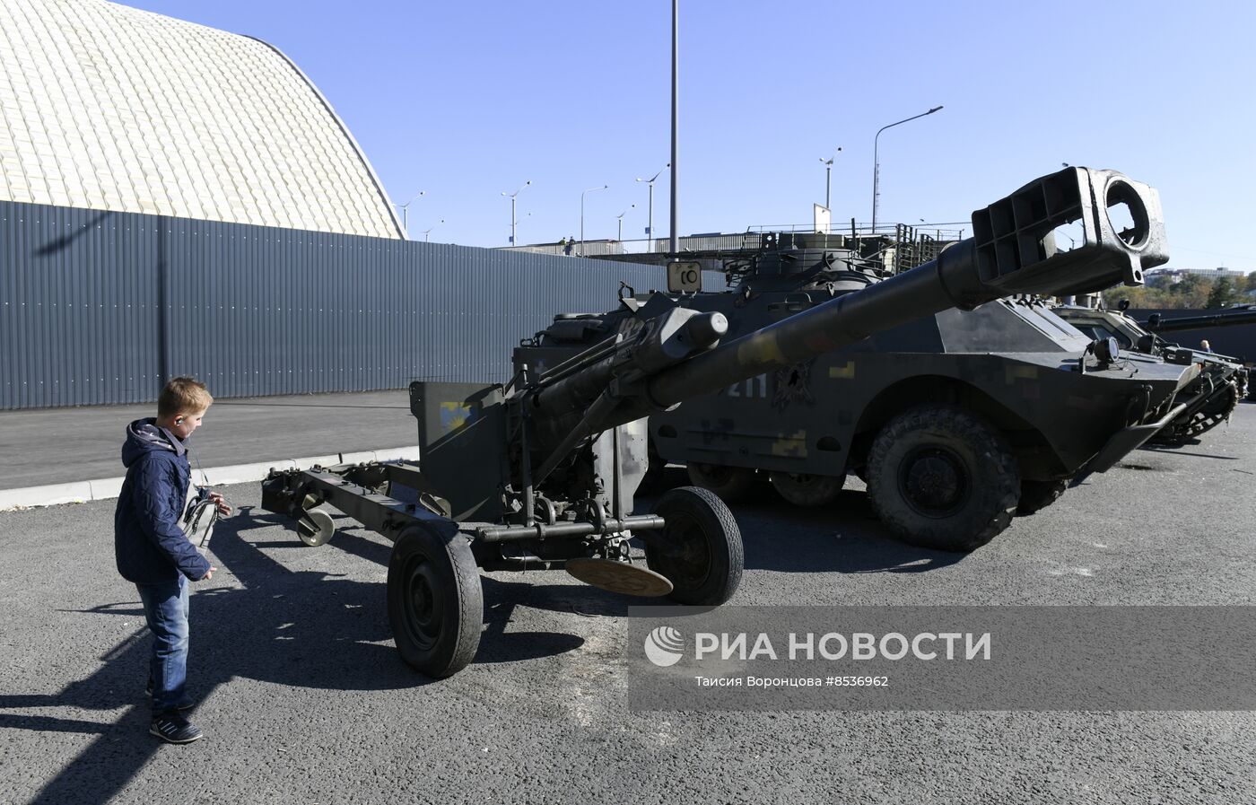 Выставка трофейной техники ВСУ в Луганске