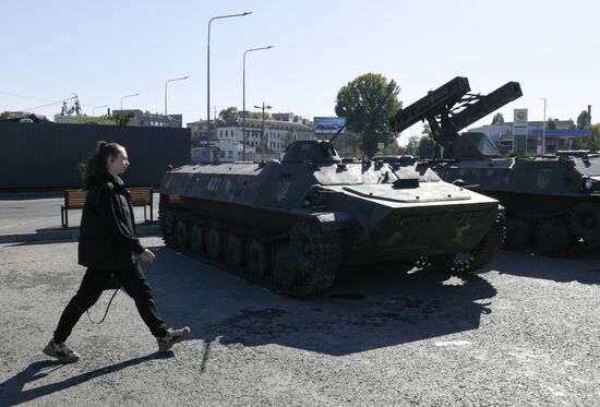 Выставка трофейной техники ВСУ в Луганске