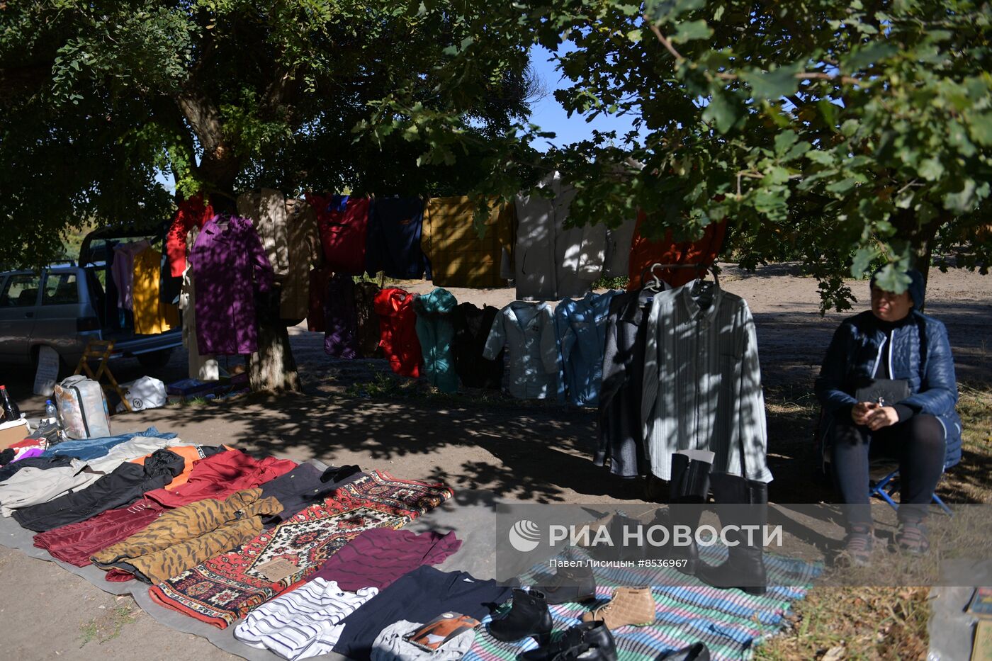 "Блошиный рынок" в садах Филибера в Мелитополе