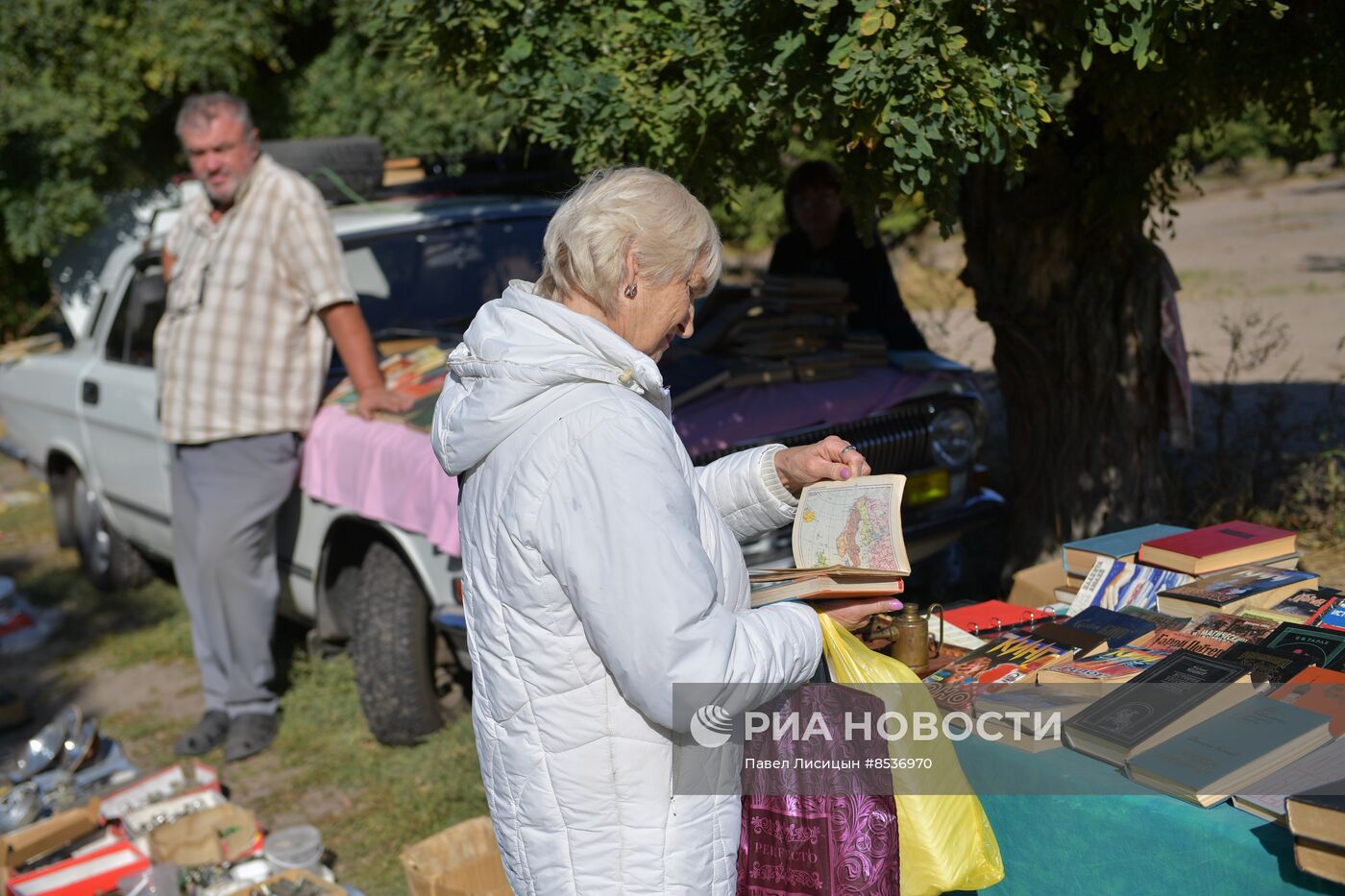 "Блошиный рынок" в садах Филибера в Мелитополе