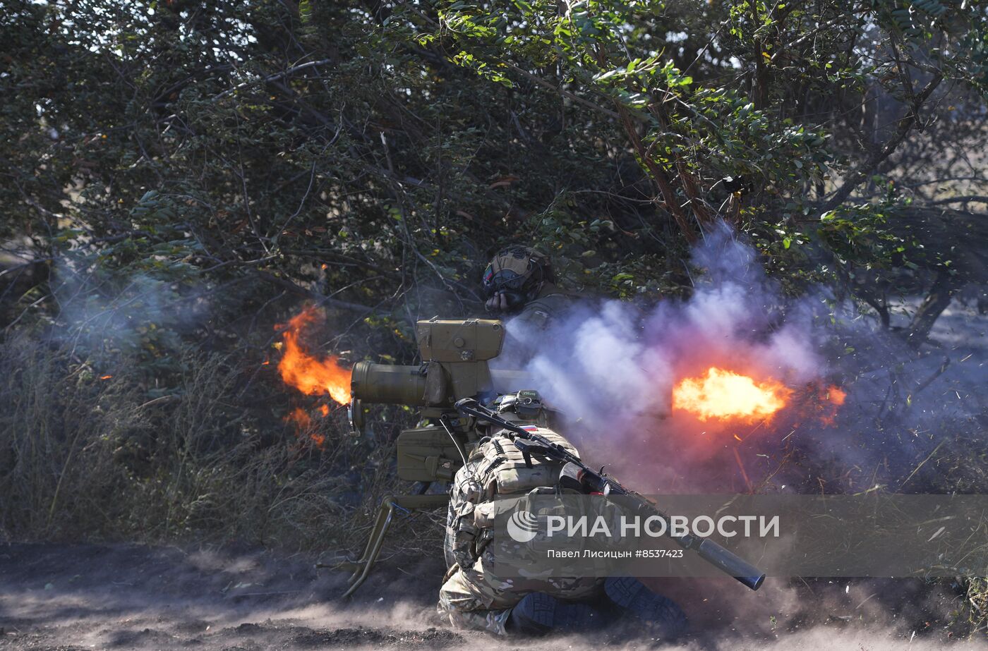 Подготовка снайперской роты на полигоне в Запорожской области