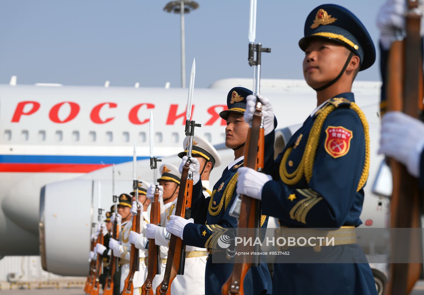 Визит президента РФ В. Путина в Китай для участия в мероприятиях третьего Международного форума "Один пояс, один путь"