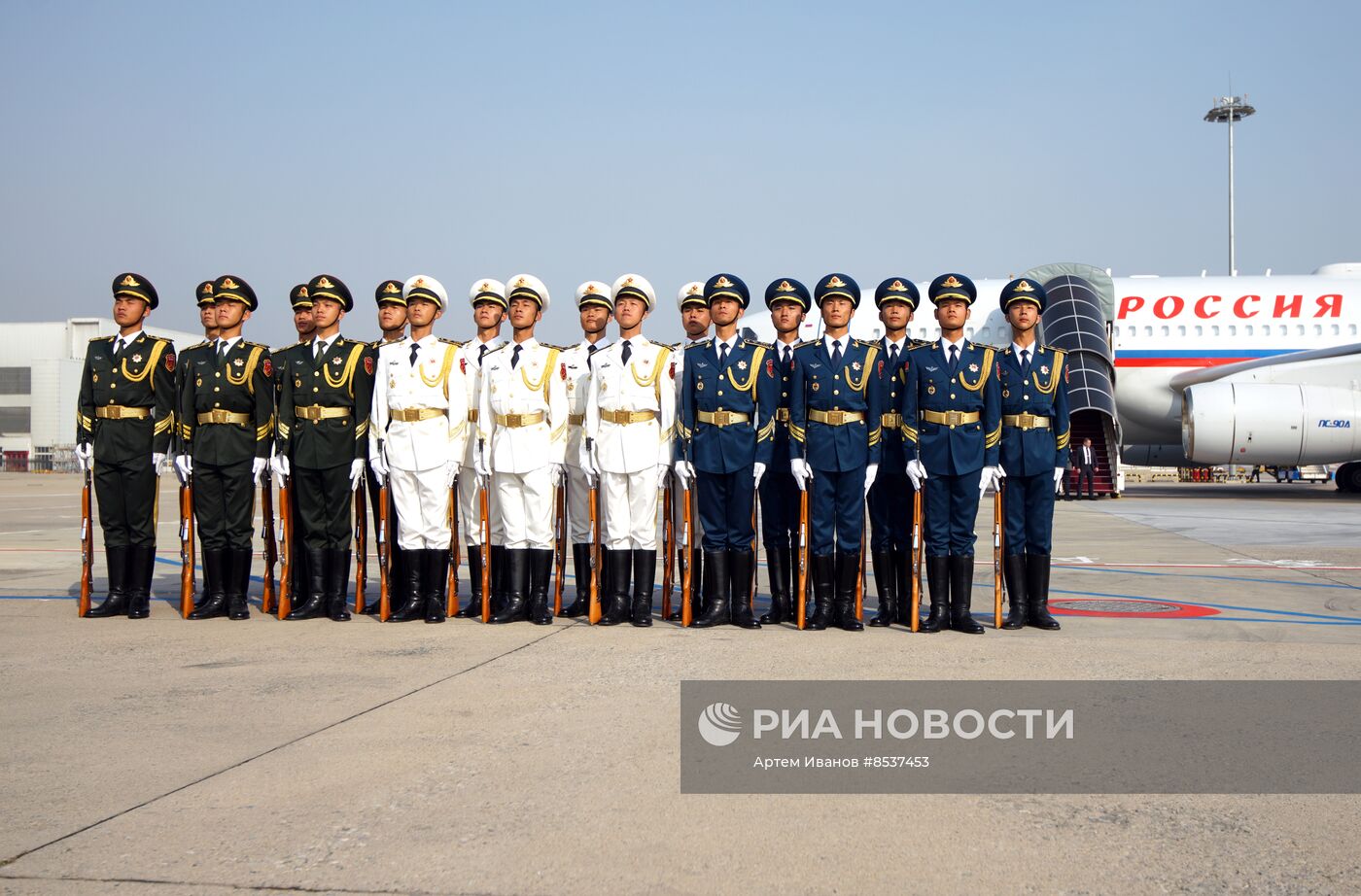 Визит президента РФ В. Путина в Китай для участия в мероприятиях третьего Международного форума "Один пояс, один путь"