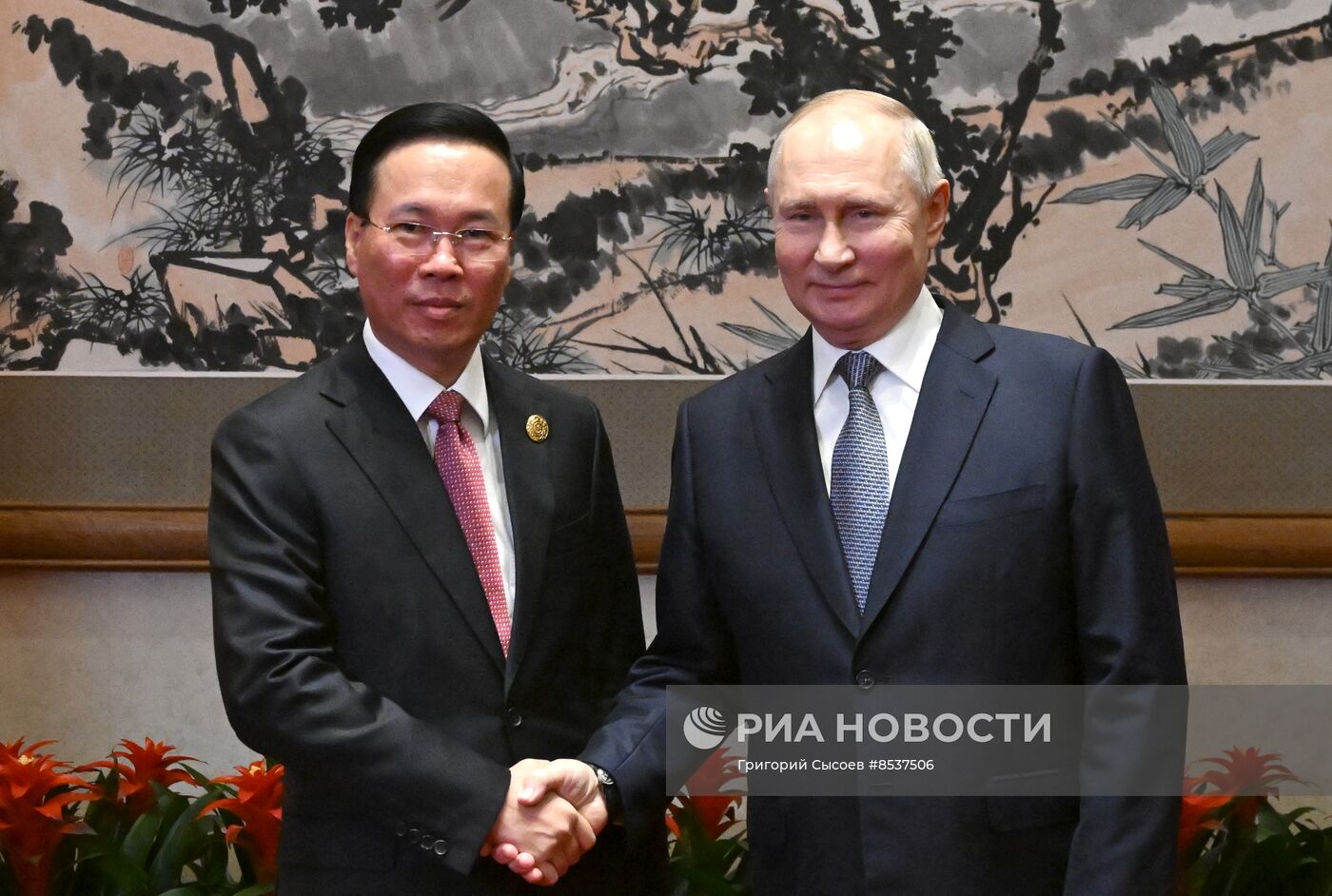 Визит президента РФ В. Путина в Китай для участия в мероприятиях третьего Международного форума "Один пояс, один путь"