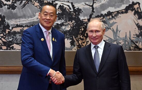 Визит президента РФ В. Путина в Китай для участия в мероприятиях третьего Международного форума "Один пояс, один путь"