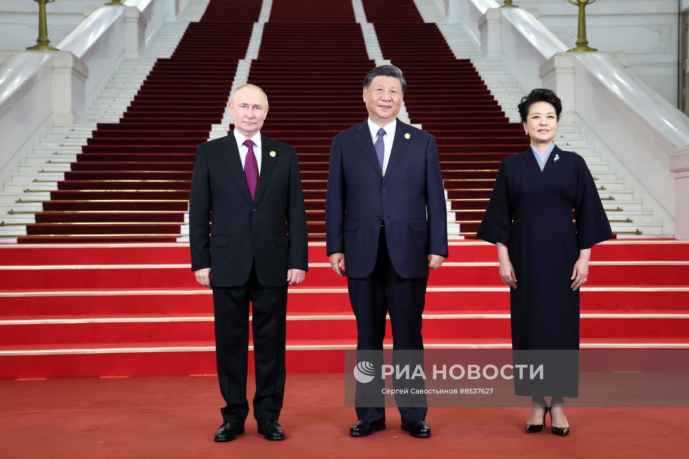 Визит президента РФ В. Путина в Китай для участия в мероприятиях третьего Международного форума "Один пояс, один путь"
