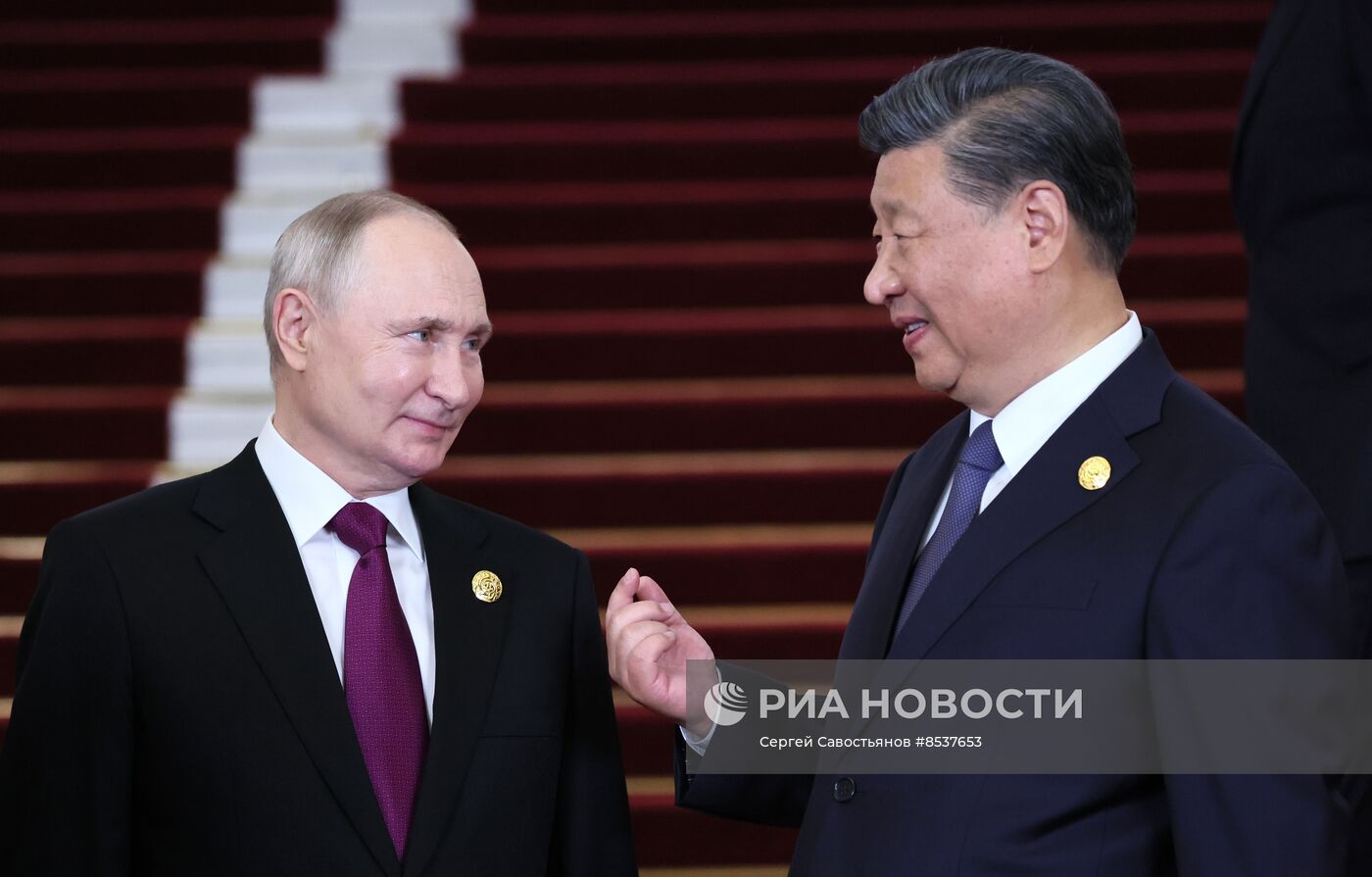 Визит президента РФ В. Путина в Китай для участия в мероприятиях третьего Международного форума "Один пояс, один путь"