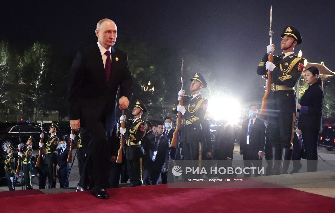 Визит президента РФ В. Путина в Китай для участия в мероприятиях третьего Международного форума "Один пояс, один путь"