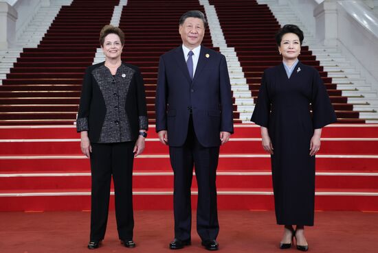 Визит президента РФ В. Путина в Китай для участия в мероприятиях третьего Международного форума "Один пояс, один путь"