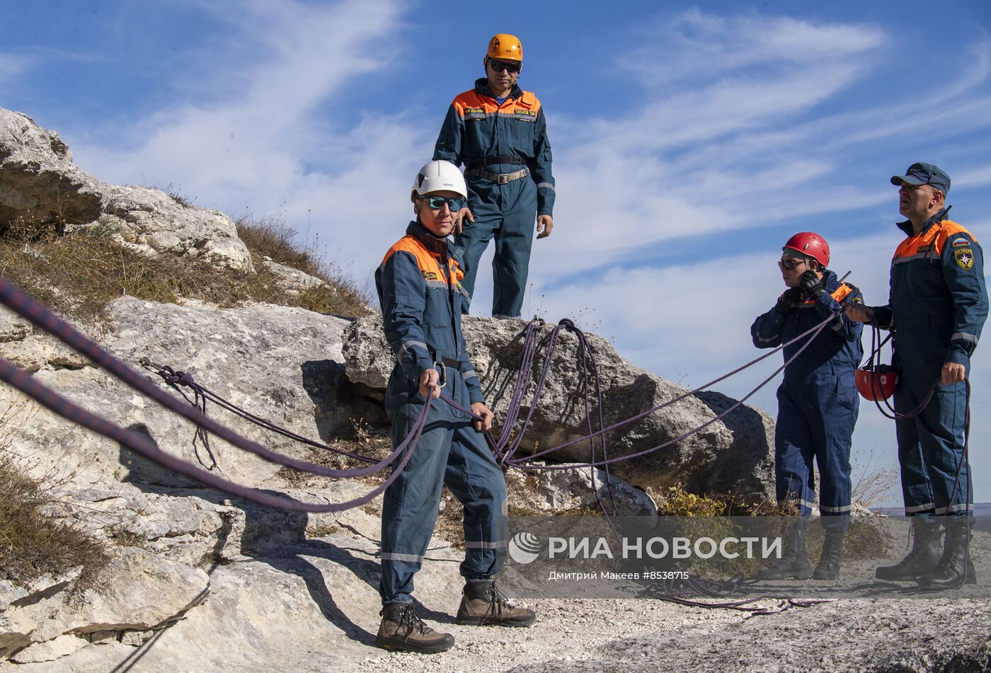 Тренировка подразделений МЧС в Крыму