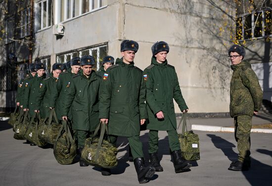 Отправка призывников к местам службы