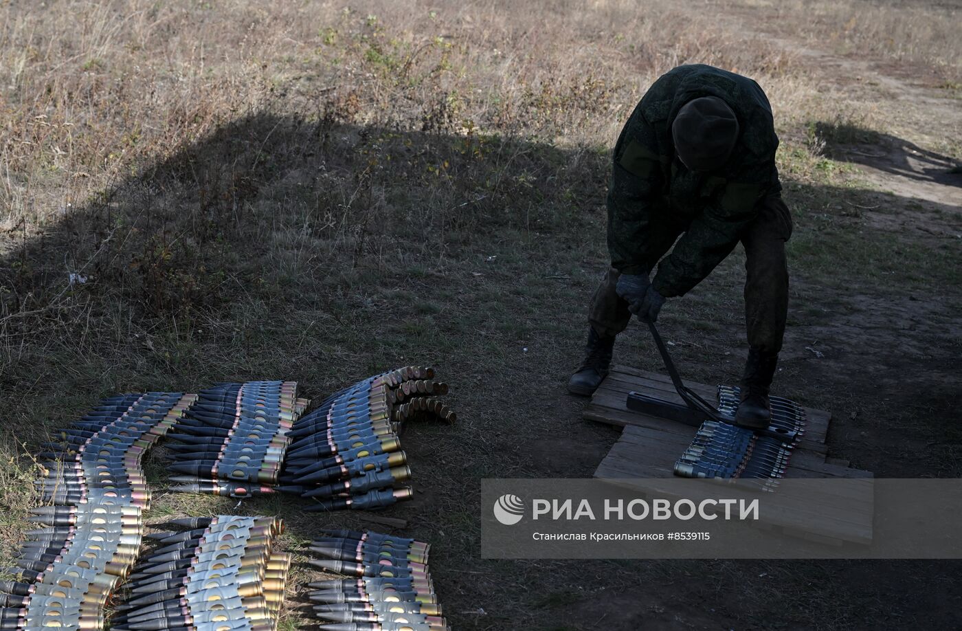 Подготовка экипажей БТР и БМП на полигоне в тыловом районе СВО