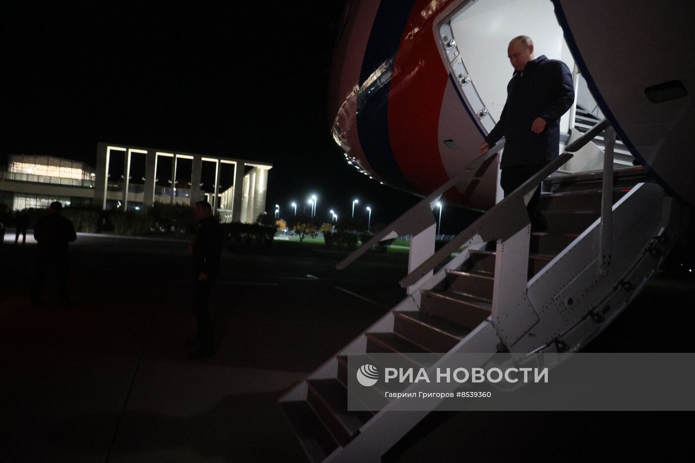 Президент РФ В. Путин посетил в Ростове-на-Дону штаб группировки войск, участвующих в спецоперации