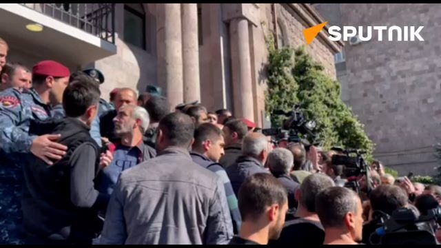 Шахраманян предложил протестующим отобрать представителей для решения вопросов