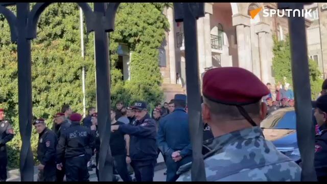 Самвел Шахраманян покинул представительство Нагорного Карабаха в Ереване