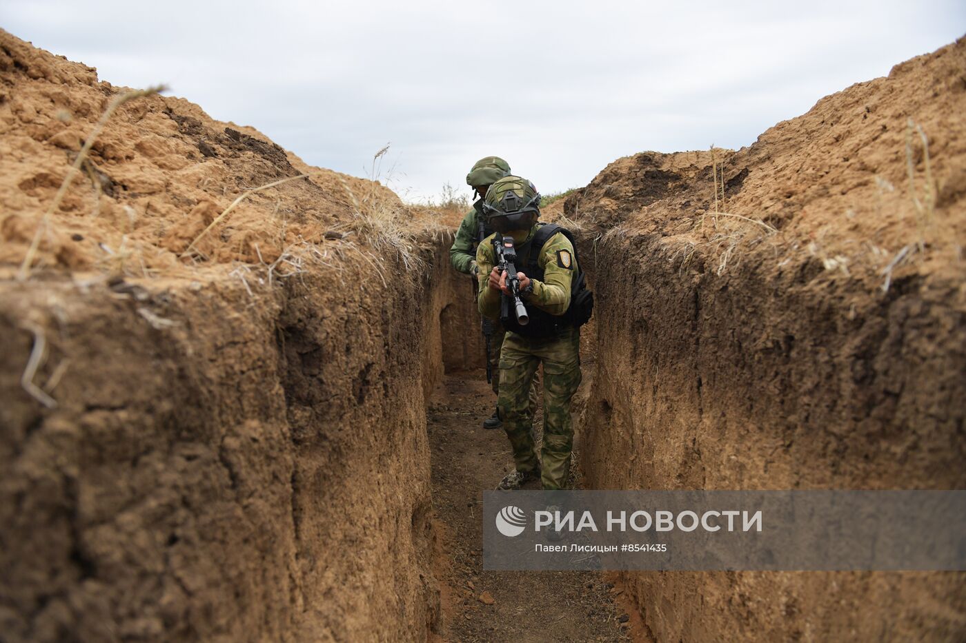 Подготовка подразделений отдельной казачьей бригады "Днепр" на полигоне в Запорожской области