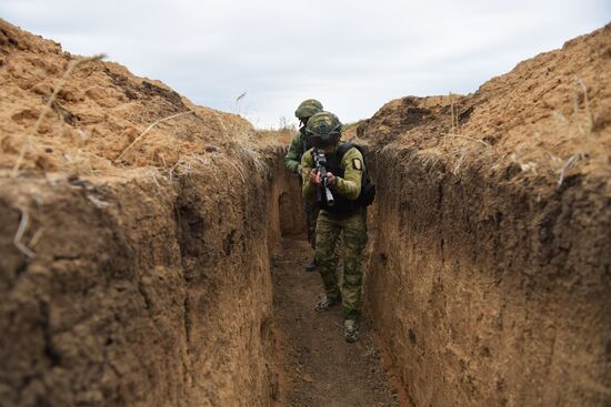 Подготовка подразделений отдельной казачьей бригады "Днепр" на полигоне в Запорожской области